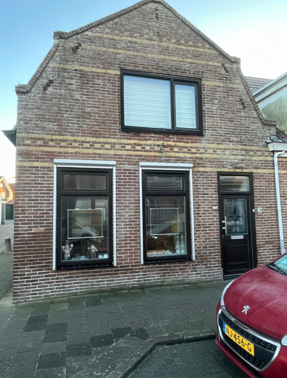 gevel voor renovatie voegwerk