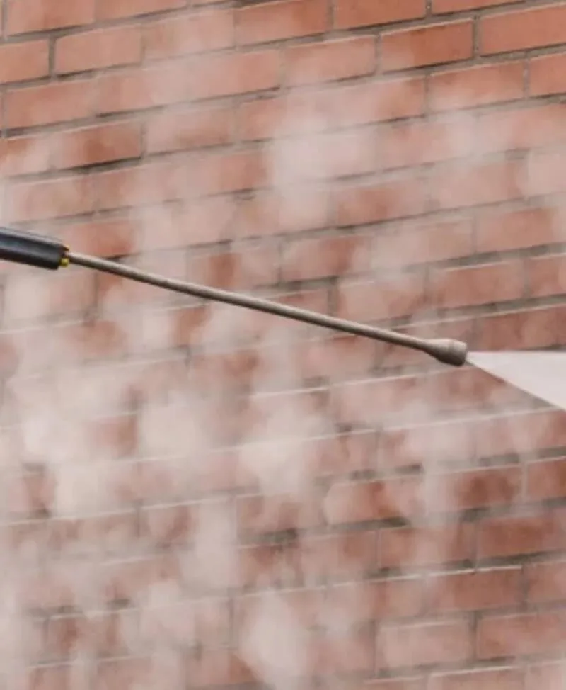 Afbeelding van het impregneren van een muur door bk gevelrenovatie